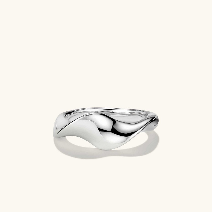 Rings | Mejuri Wave Ring